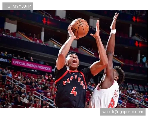 火箭大胜太阳 阿门申京高位策应带动全队进攻